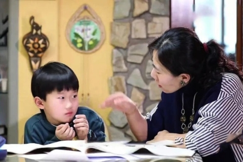 Thay vì khản giọng quát con "Học đi", cha mẹ làm được 3 việc đơn giản này thì con tự khắc ngồi vào bàn, chăm chỉ học tập!