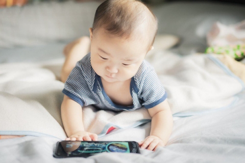 Kết quả MRIs cho thấy trẻ xem ipad, điện thoại hơn 1 giờ/ ngày não kém phát triển hơn