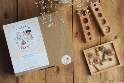 10 PHÚT HOẠT ĐỘNG MONTESSORI: Giáo cụ thả trụ có núm/ khối xi lanh Montessori - Hoạt động dành cho bé trên 2 tuổi (Chia sẻ từ chị LEILA L ) 