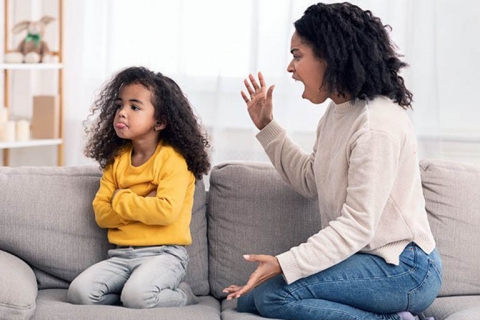 Cha mẹ có 4 hành động này sẽ làm giảm IQ của con, ai cũng từng mắc phải
