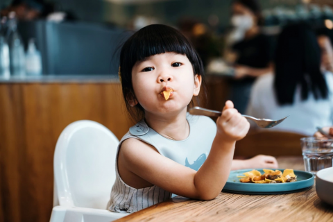 Cha mẹ thông minh và cha mẹ bình thường dạy dỗ con khác biệt như nào? Nhìn vào 9 điểm này mới thấy sự chênh lệch
