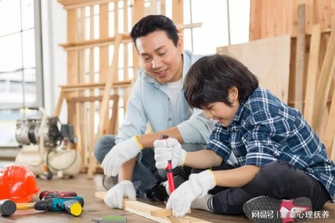 Cha mẹ sở hữu 3 "thói xấu" này, con cái sẽ rất có triển vọng khi lớn lên