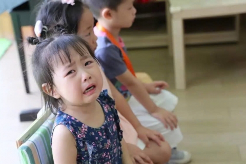 3 tư tưởng mà cha mẹ “nhồi” vào não con khiến cả quãng đời sau này của chúng chìm trong bi kịch
