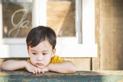Một đứa trẻ mong chờ nhất không phải nhà có tiền hay thành tích tốt, mà là cha mẹ thường xuyên nói 4 câu này