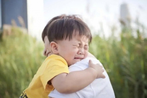 Không phải đánh đập hay la mắng, 4 thứ này của cha mẹ mới tàn phá khủng khiếp tương lai con