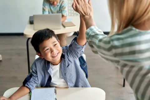 Cha mẹ dạy con 9 kỹ năng này: Sau này xã hội biến động ra sao cũng không lo bị đào thải!