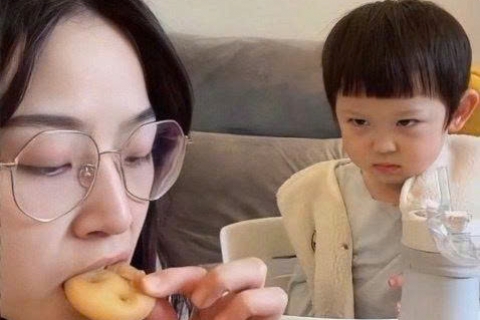 Nếu con lễ phép theo kiểu này, cha mẹ nên cẩn thận chứ đừng vội mừng rỡ